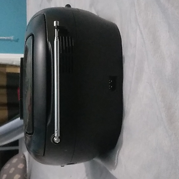 Radio - Picture 4 of 5